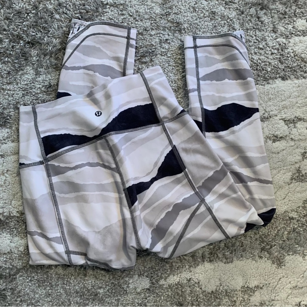 lululemon athletica Gray & Navy Wave-Print Leggings